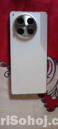 Tecno Camon 30